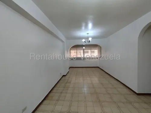 Venta De Apartamento En La Candelaria, 2 Habitación, 1 Baño, 1 Puesto.