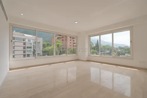 Penthouse Apartamento En Venta En Los Palos Grandes - MLS #23-27455